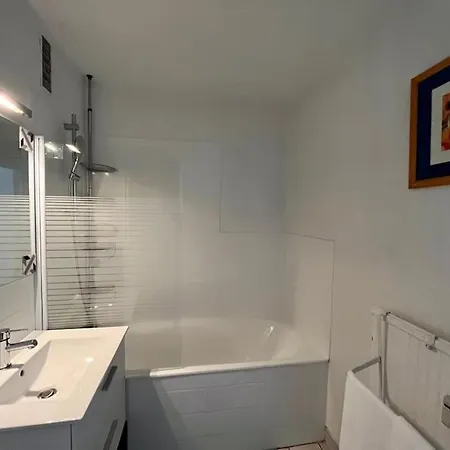 Lumineux F2 / Pkg Gratuit / Proche A31 Apartment
